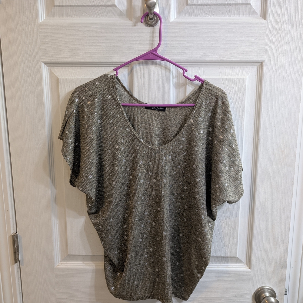 Kim & Cami Gold With Silver‎ Star Print Short Sleeve Top - Size M
